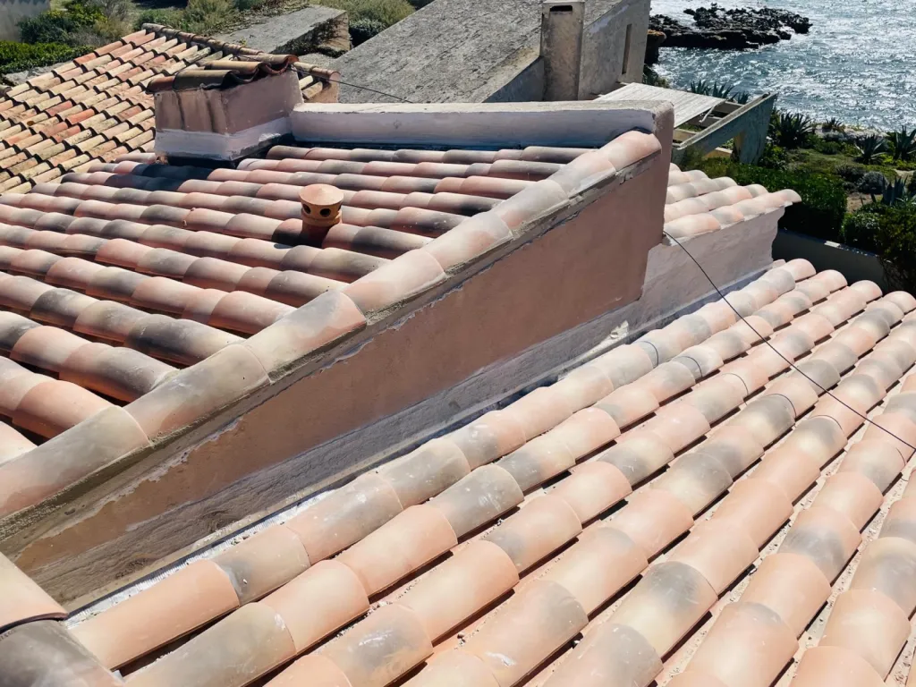Réfection d’une toiture de maison en P.S.T Canal près de Aix en Provence.