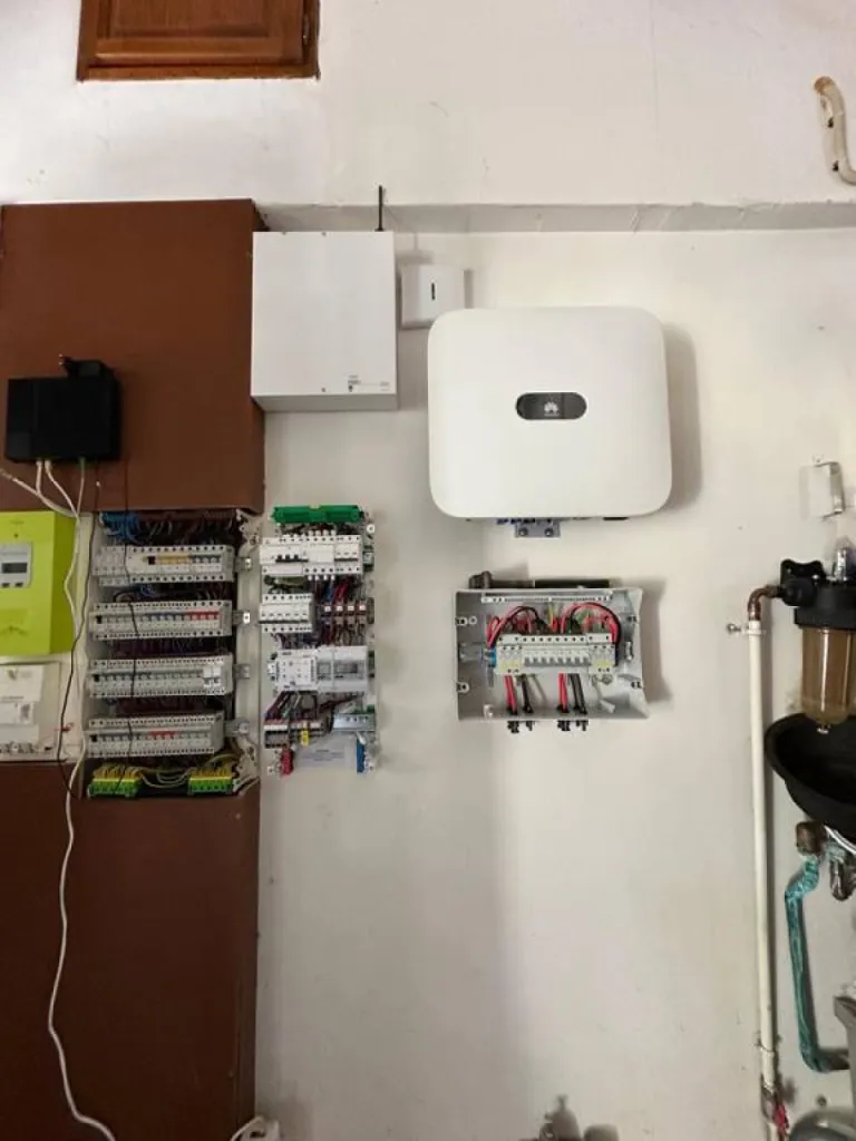 Onduleur Huawei optimisant l’énergie solaire à Aix-En-Provence