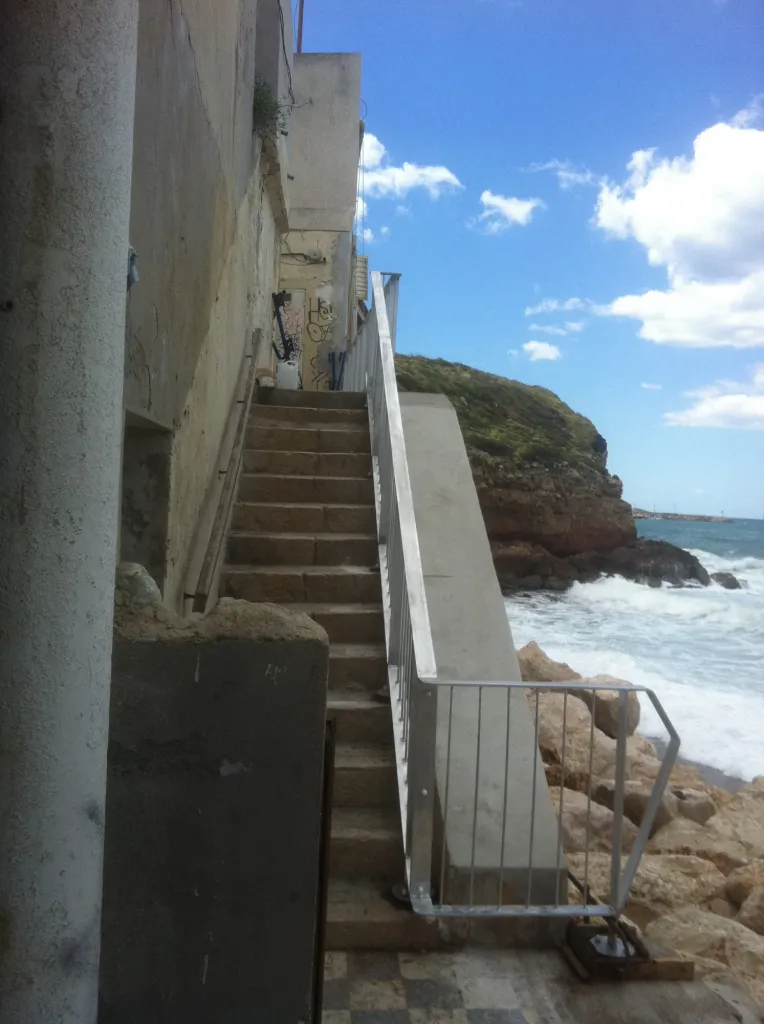 FABRICATION ET POSE DE PROTECTIONS COLLECTIVES ANTI CHUTE SUR MESURE SECURITE DES ACCES CIRCULATION A MARTIGUES 13 BDR