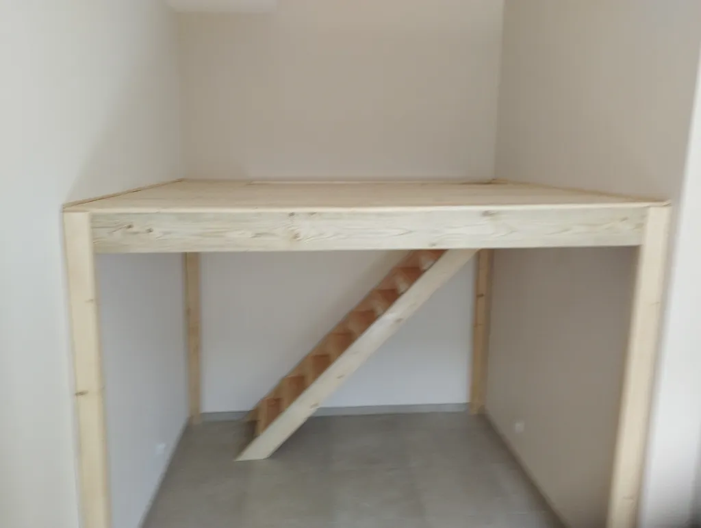 Mezzanine a Sète de 9 m² 