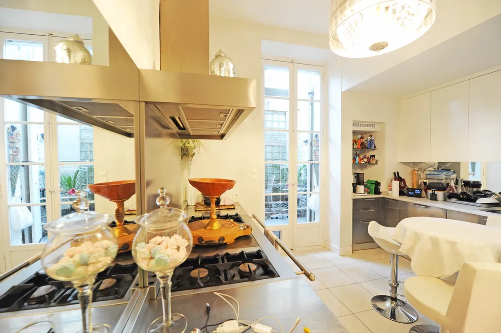 A vendre, AVIGNON INTRA-MUROS, appartement design dans Immeuble Haussmannien   