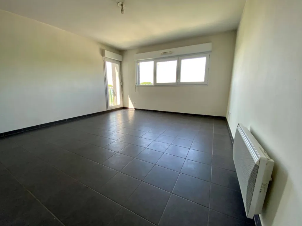 Acheter ou investir dans un appartement récent avec double parking et balcon, proche de l'université à Mont Saint Aignan (76)²