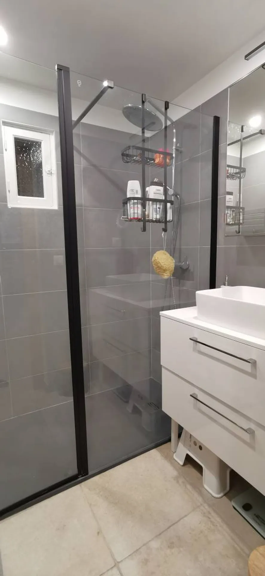 Vente appartement T2 Cassis accès au centre à pied en dernier étage avec terrasse dans une résidence fermée