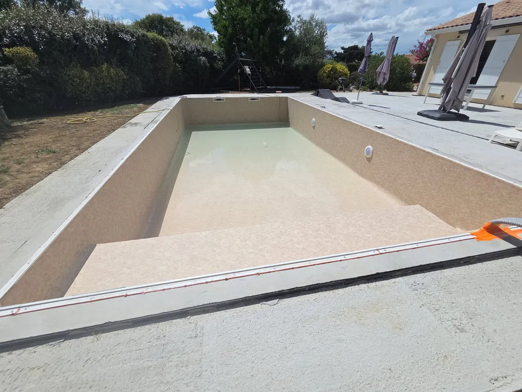 Pisciniste sérieux et réactif pour le remplacement du liner de ma piscine à côté de Langon