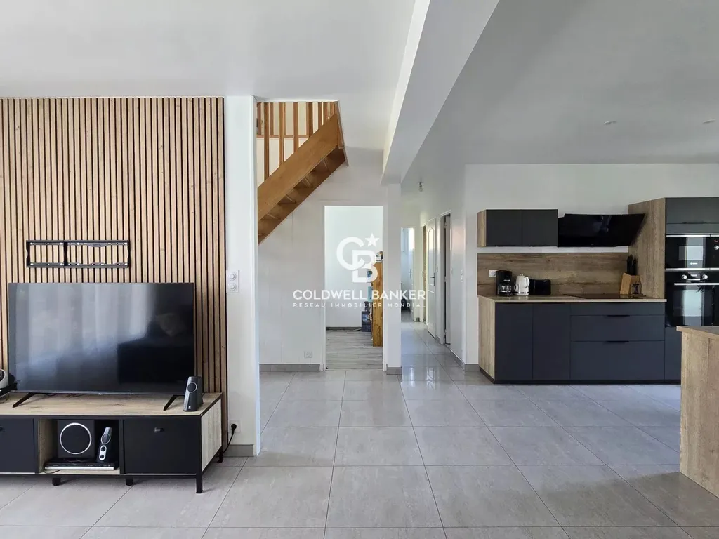 À Vendre – Maison Familiale Rénovée à Neuville-sur-Sarthe en 2024, 5 Chambres, Jardin, Garage