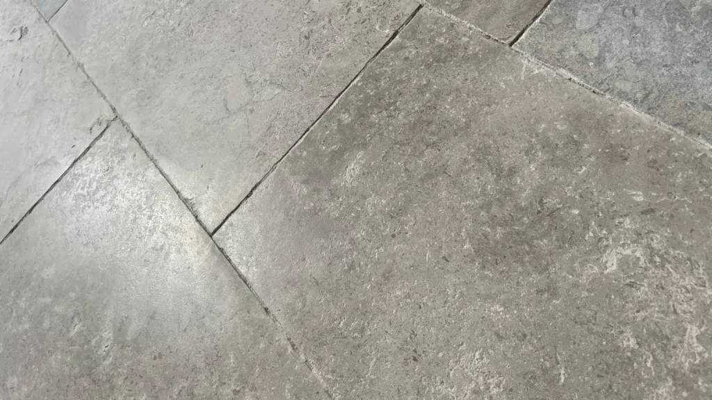 Pierre de Dordogne, Montagnac B2 gris pour dallage intérieur et extérieur AUBAGNE