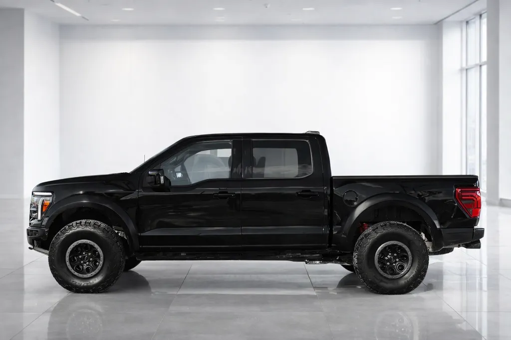 Ford F-150 Raptor noir – profil latéral pickup tout-terrain à Bordeaux