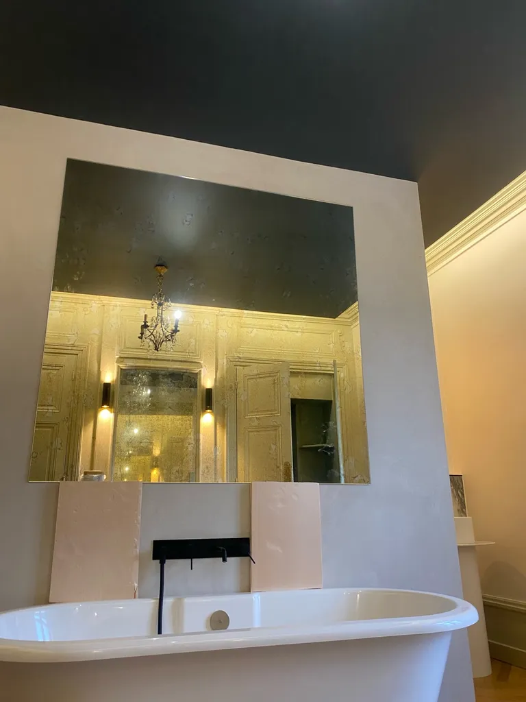 pose miroir vieilli dans un château à Villiers morgon