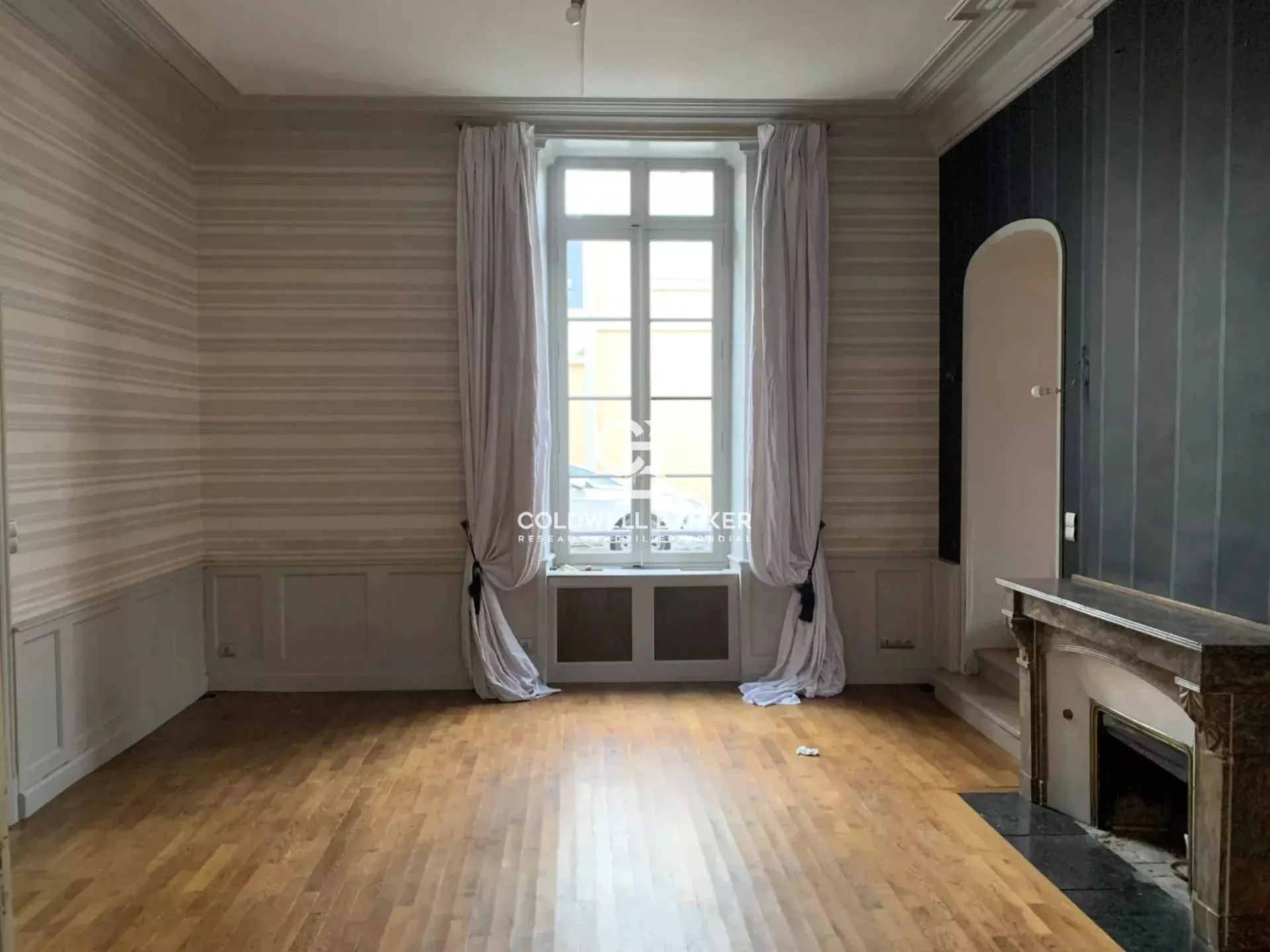 maison en centre ville du mans avec parquets et moulures