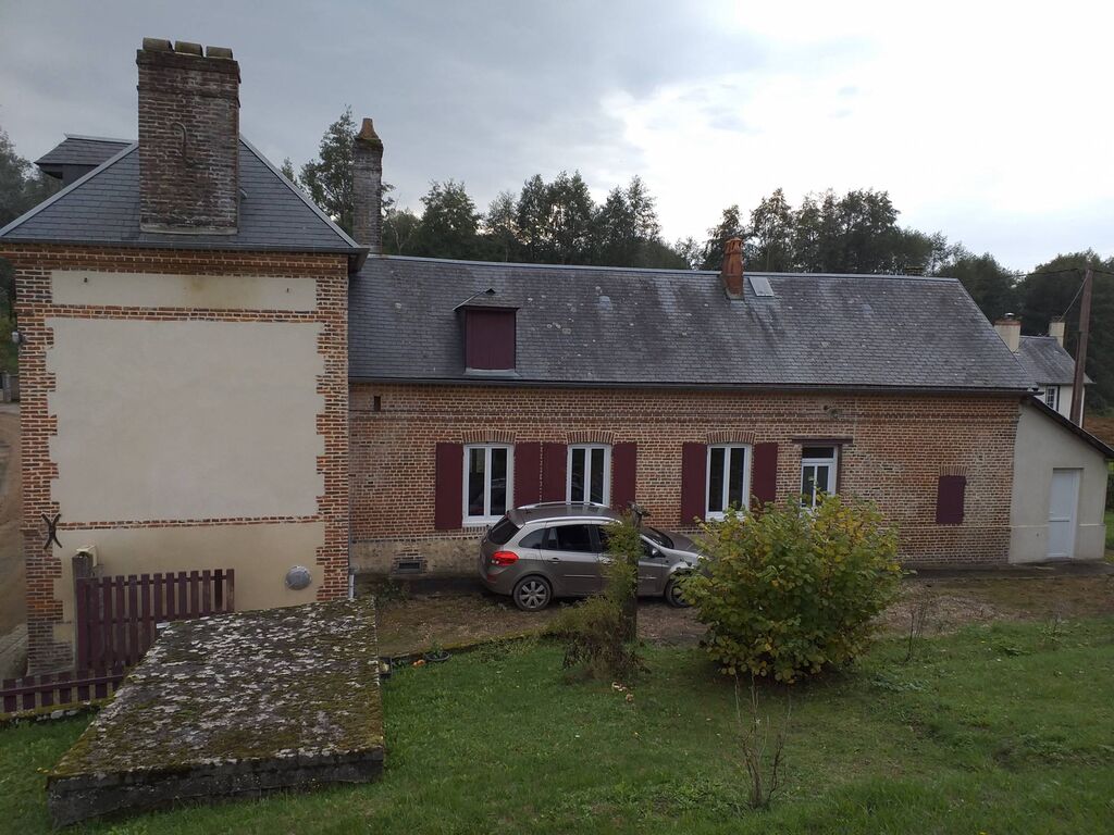 Ensemble de deux maisons en briques et silex, région Lisieux, Calvados 14.