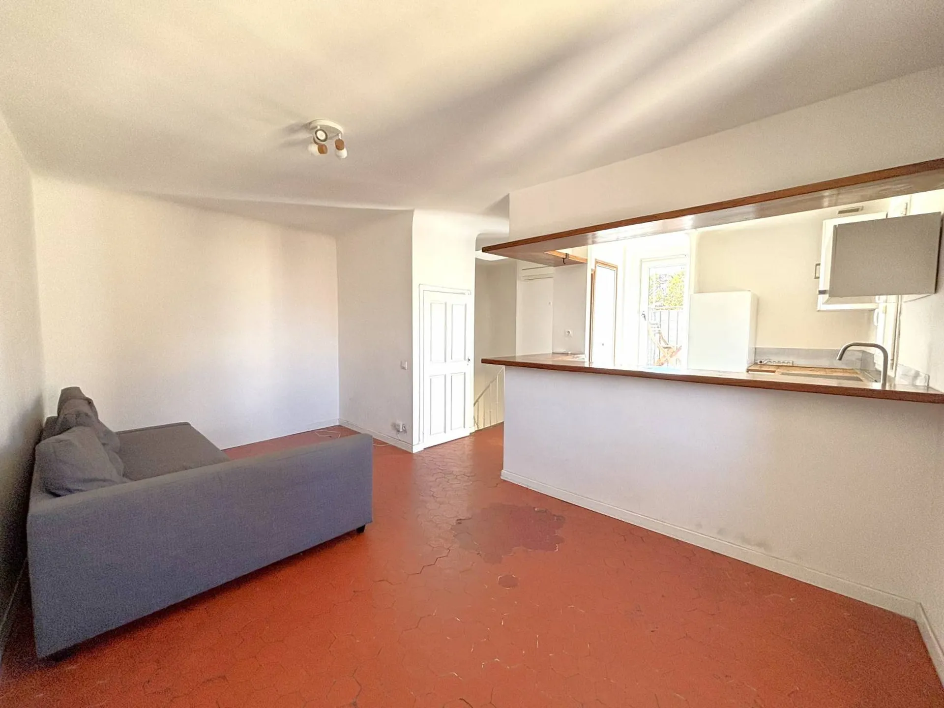 Appartement T2 en duplex Aubagne  dans le centre en dernier étage avec balcon