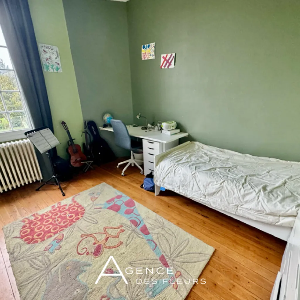 A vendre magnifique demeure anglo-normande de 197 m² habitables édifiée sur un terrain de 2350 m² sur la commune de ST PIERRE LES ELBEUF