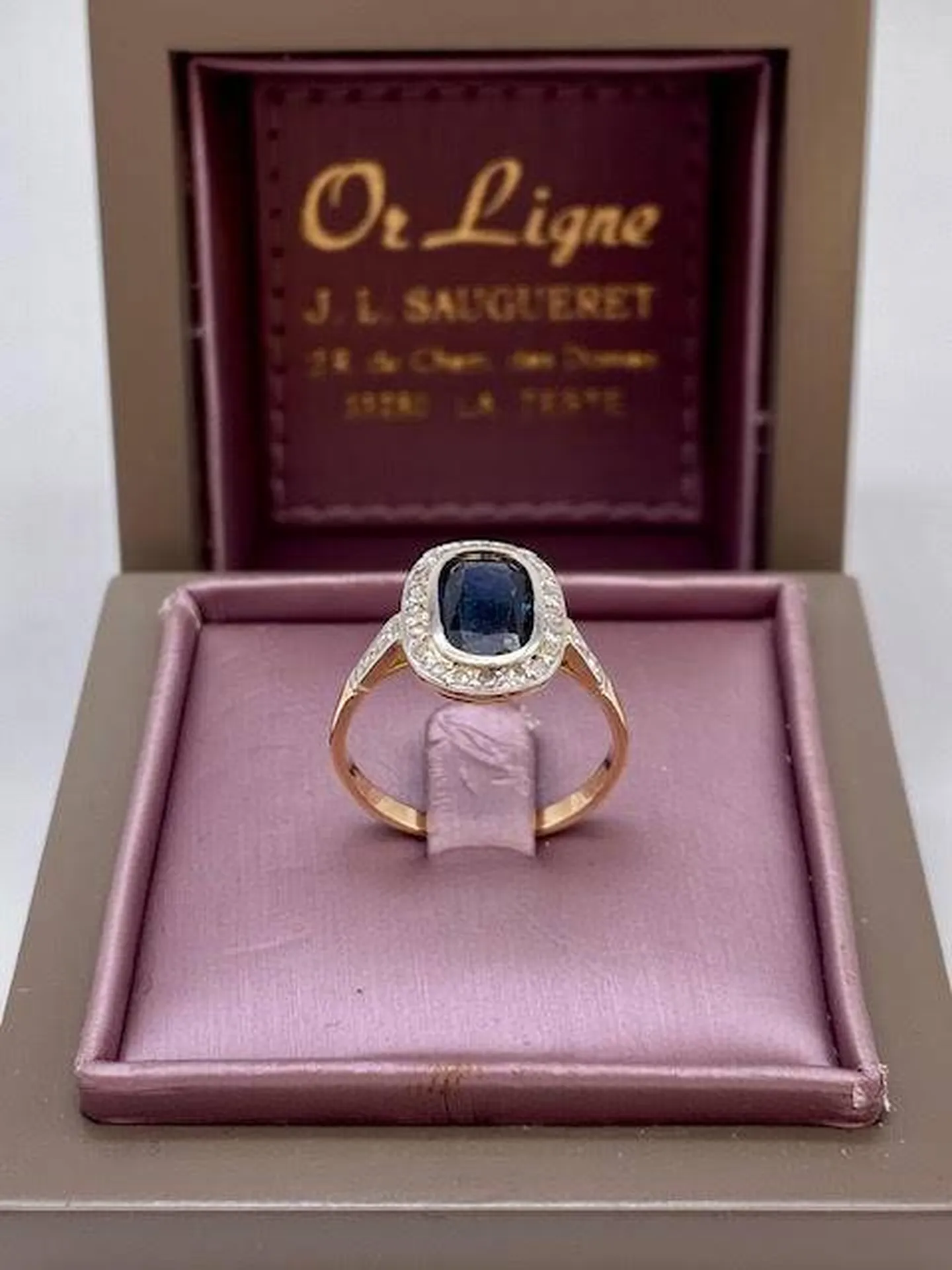 Acheter une bague ancienne vintage en or 750/1000ème avec saphir taille coussin chez Or Ligne bijouterie à La Teste de Buch près de Mériganc