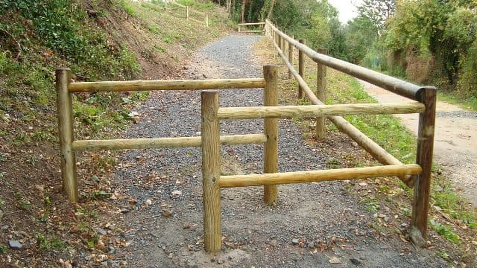 Pose de Clôture en bois collectivité, Lisses Basses de Voirie et Barrières Forestières au Havre et sa région ou agglomération en Seine-Maritime 76