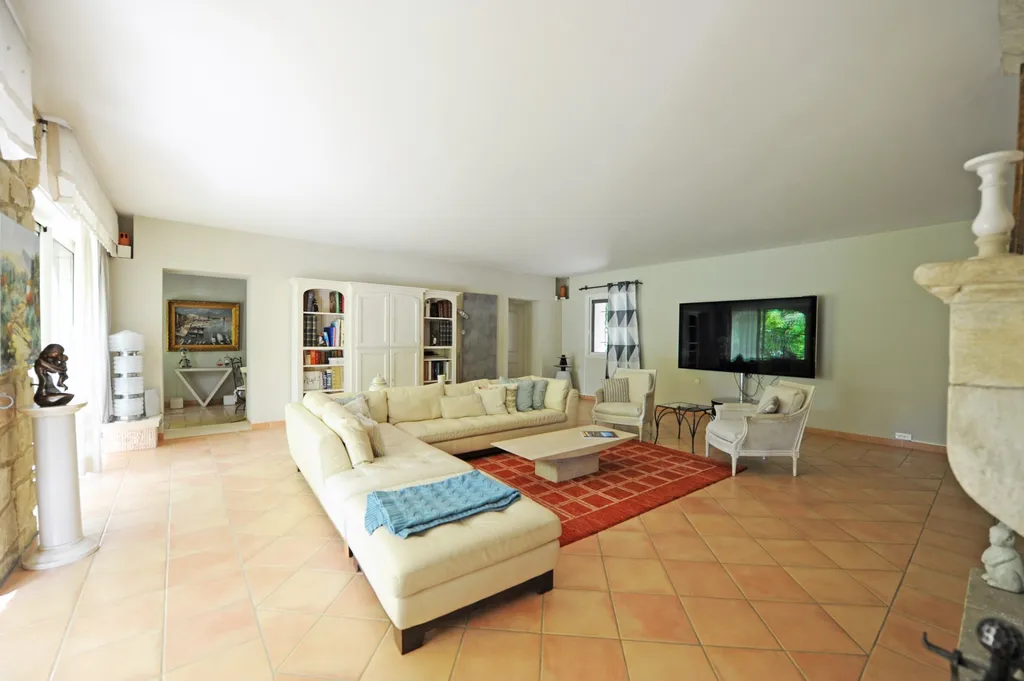 Pernes les Fontaines, Mas en pierres rénové avec piscine à proximité d'un village   