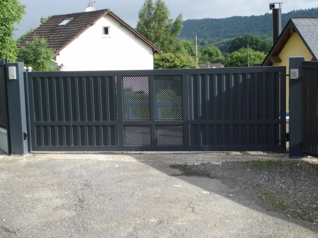 Création de portail Aluminium sur mesure Design dans l'Eure 27