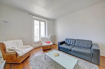 A vendre un bel appartement de 52,68 M² beaux volumes, dans un immeuble à Saint Germain en Laye, proche de la Place du Marché, 5 minutes du RER A.
