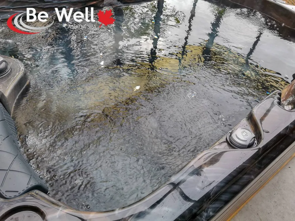 spa 3 places haut de gamme dans une véranda à Pourrieres