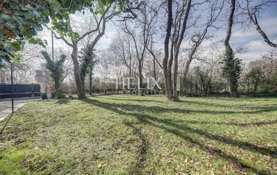 Exclusivité à Le Vésinet à vendre une belle maison familiale de 250 M² avec grand parc arboré à 3 minutes du parc des Ibis.