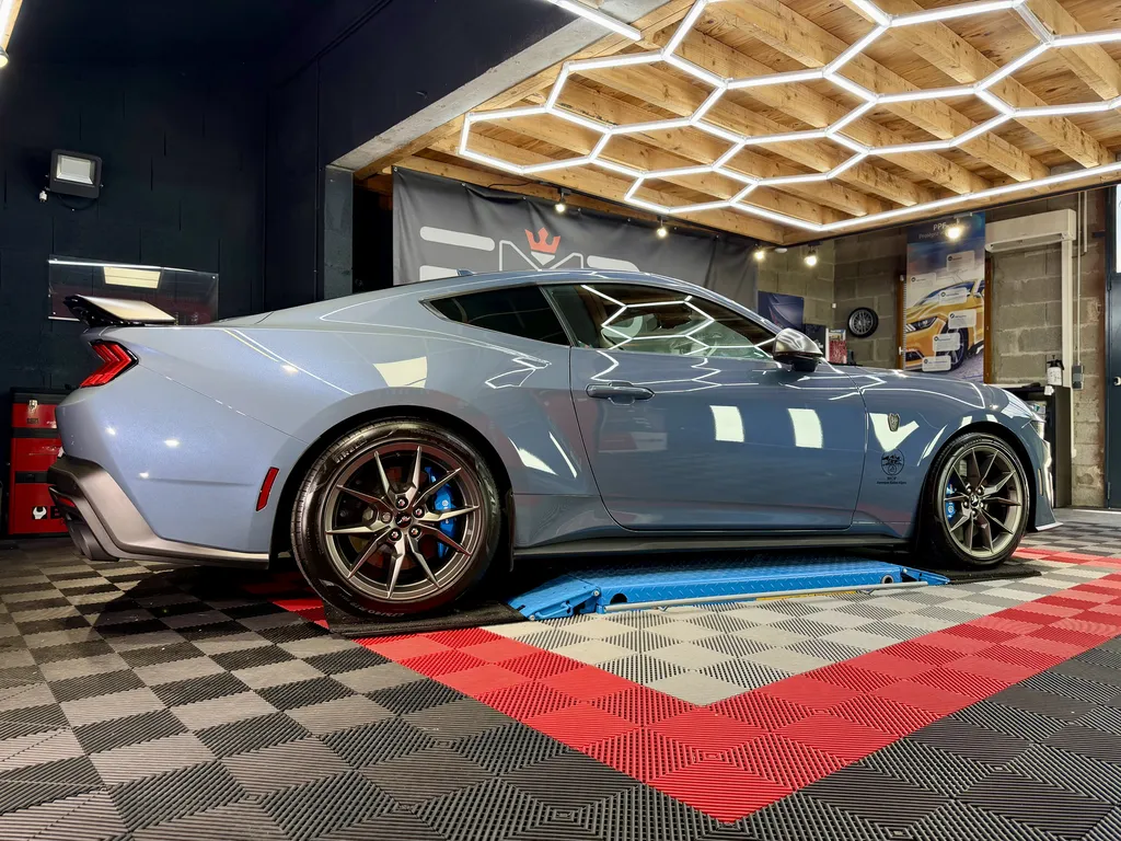 Traitement céramique voiture GYEON Infinite Ford Mustang à Lyon Vaugneray polissage et protection carrosserie haut de gamme