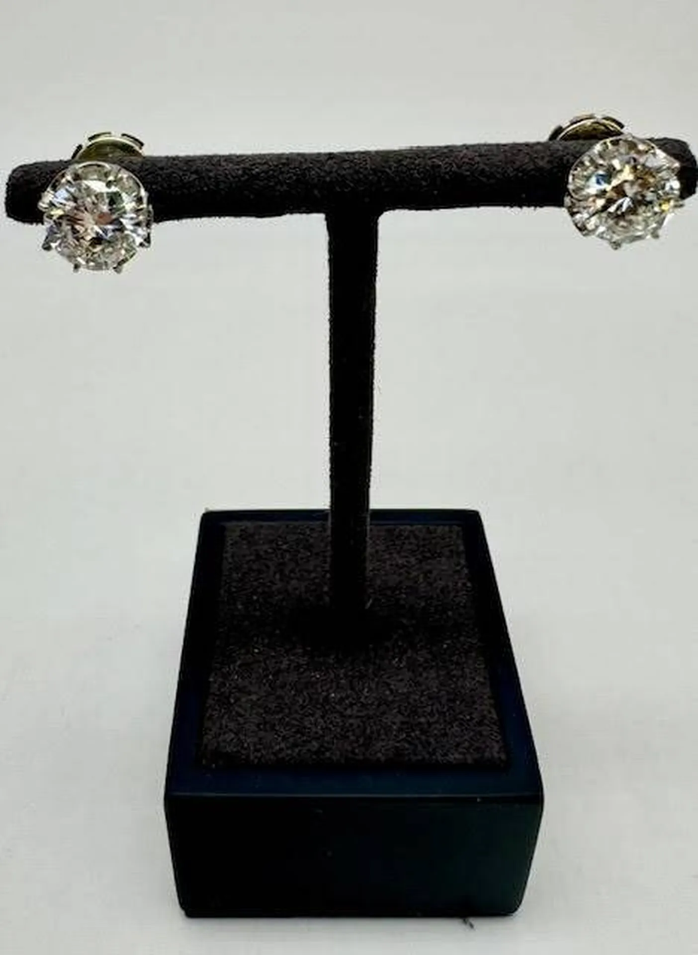 Splendeur Éternelle : Puces d'Oreilles en Diamant Exclusives à la Bijouterie Or Ligne en Gironde