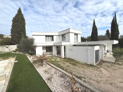 Belle villa de type 6 entièrement rénovée en vente à Carnoux en Provence