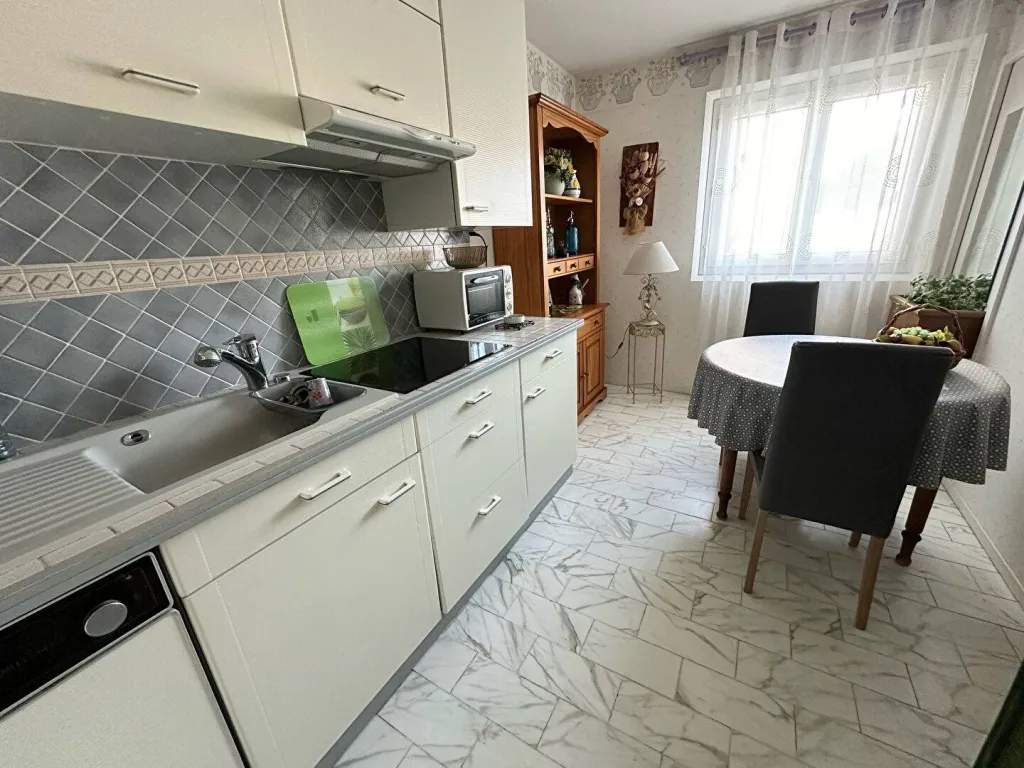 A vendre appartement T3 avec ascenseur  de 76 m² au 2eme étage sur la commune de ELBEUF 76500