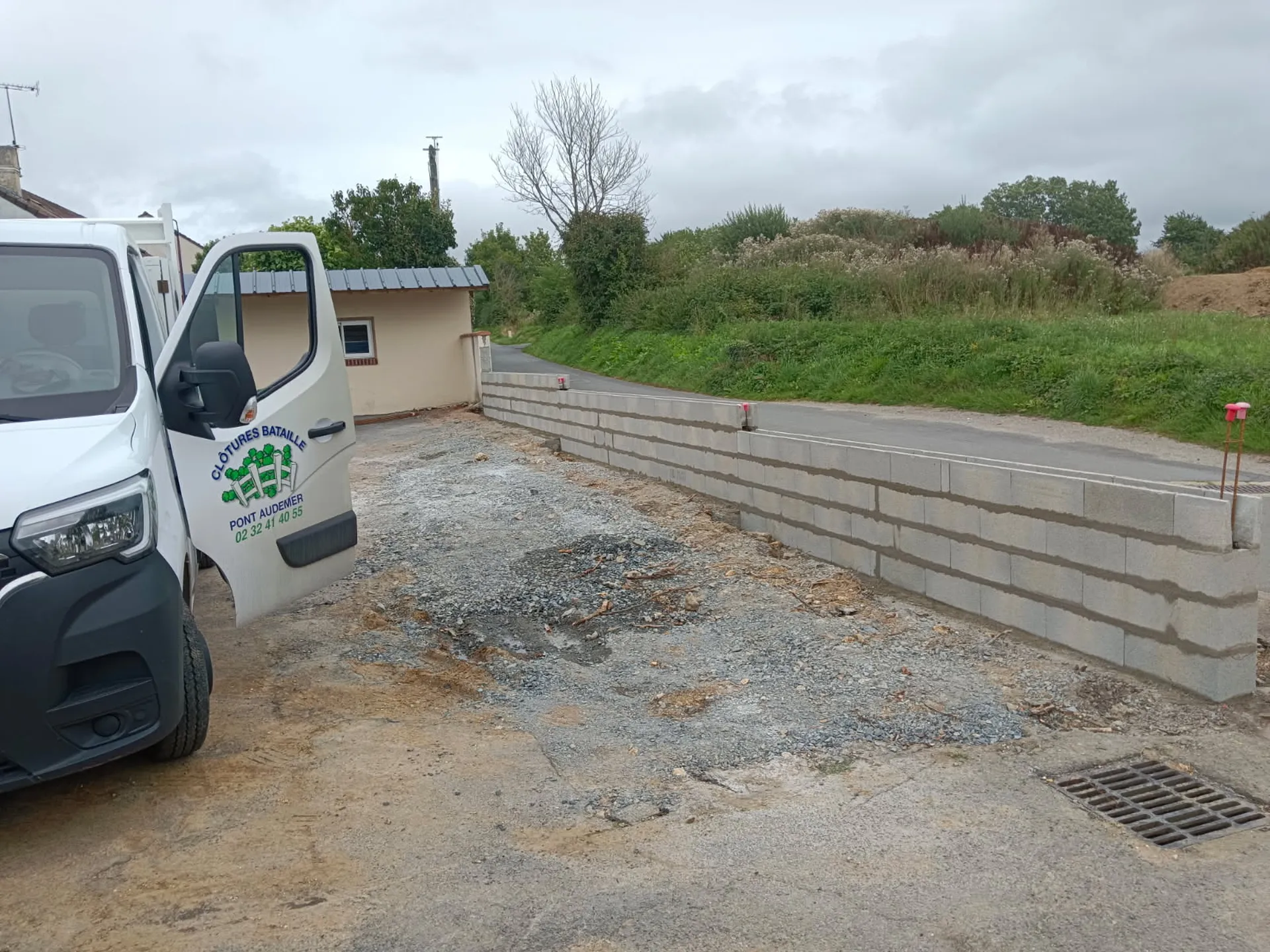 Réalisation d'un muret pour rénover la façade d'une propriété, Travaux de maçonnerie et Piliers de portail au Havre et sa région ou agglomération en Seine-Maritime 76
