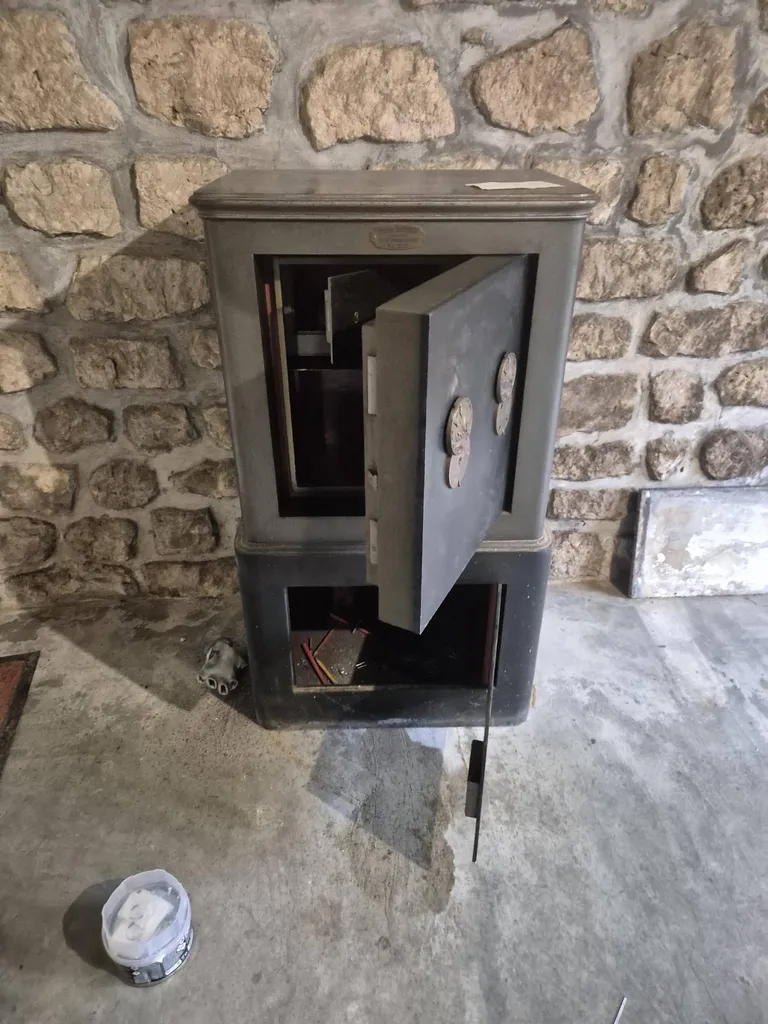magnifique coffre fort haffner du début du siècle dernier