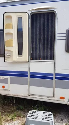 VENDUE CARAVANE HOBBY DE LUXE 495UL LIT CENTRAL TRANSVERSAL 4 COUCHAGES