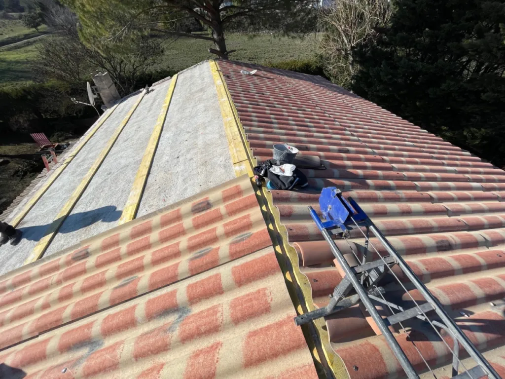 pose de pst partie haute de toiture près de martigues