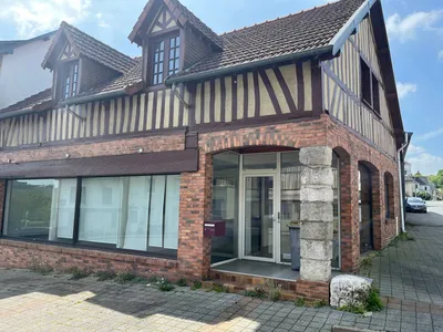 Local commercial à vendre à Barentin 76360 - En bon état général et situé en centre ville