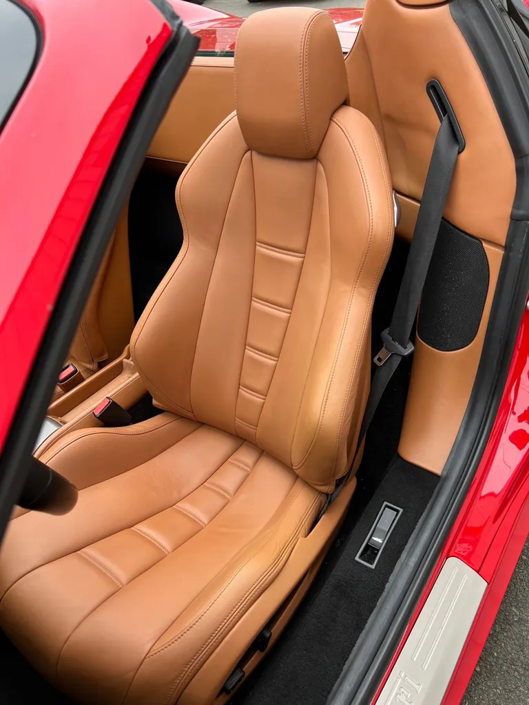 Repigmentation des cuirs de cette Ferrari 458 Spider à Le Mans (72)