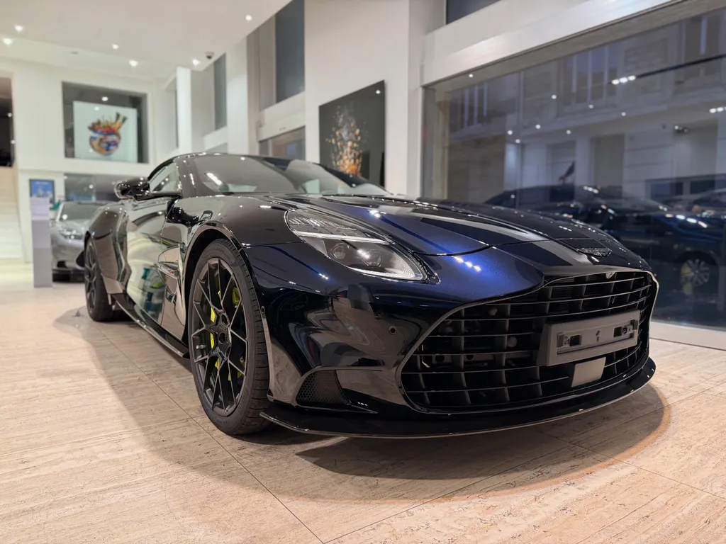 Aston Martin Vanquish Volante Pose de film PPF haut de gamme à Lyon Proche Tassin la demi lune 