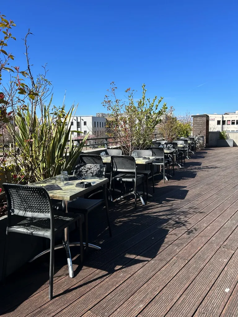 Réserver et privatiser une terrasse pour un déjeuner d’affaires à Lyon Saint-Priest