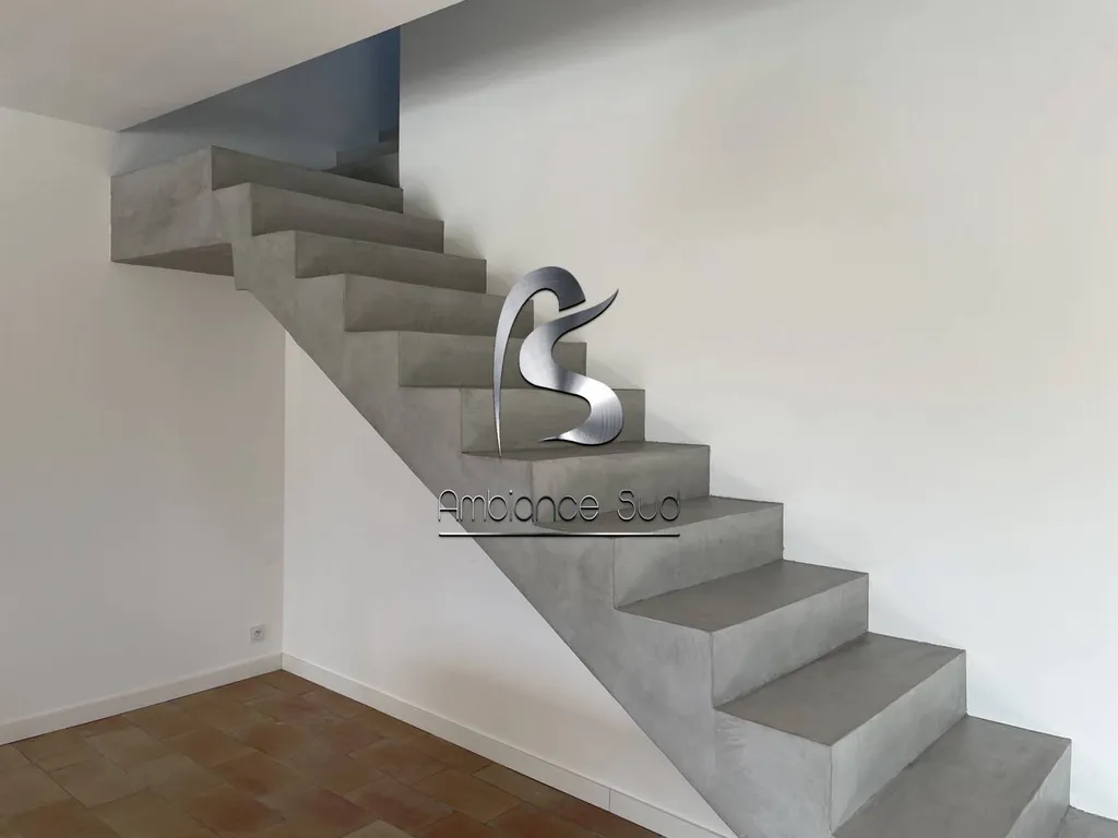 Spécialiste pose béton ciré intérieur extérieur à Bormes les Mimosas Var 83