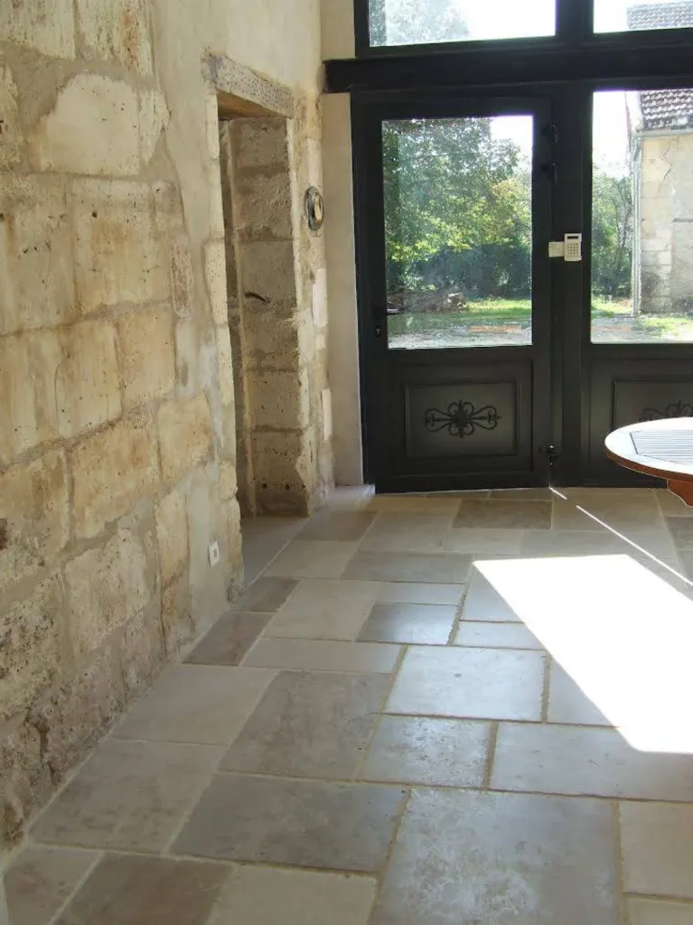 Dallage pierre de Dordogne sur RDV au showroom 36 rue de Bourgogne à Paris