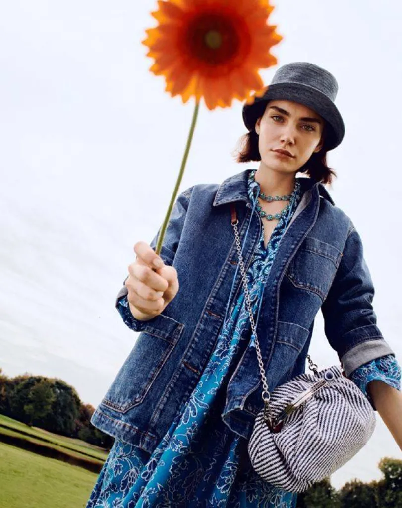 Weekend MaxMara des robes aux motifs floraux, des robes bohémes, une collection printemps-été 2023 jeune et élégante.