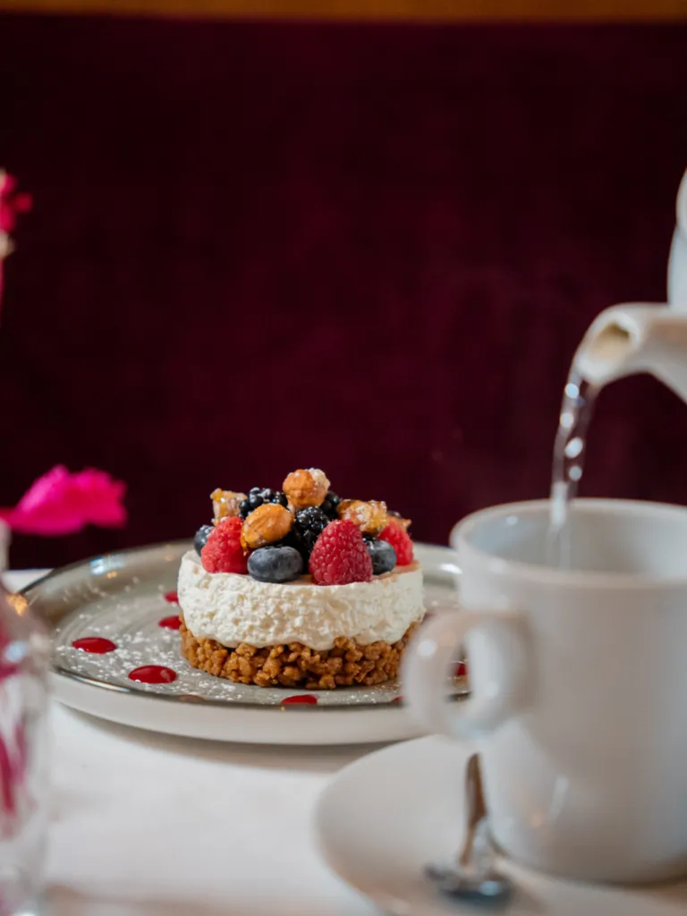 Cheesecake spéculoos, crème à la fève tonka, noisettes caramélisées
