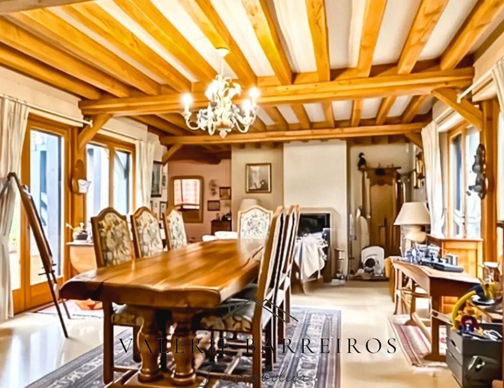 Maison de 207m2 édifié sur un terrain de 4363m2 situé dans la commune de La Londe