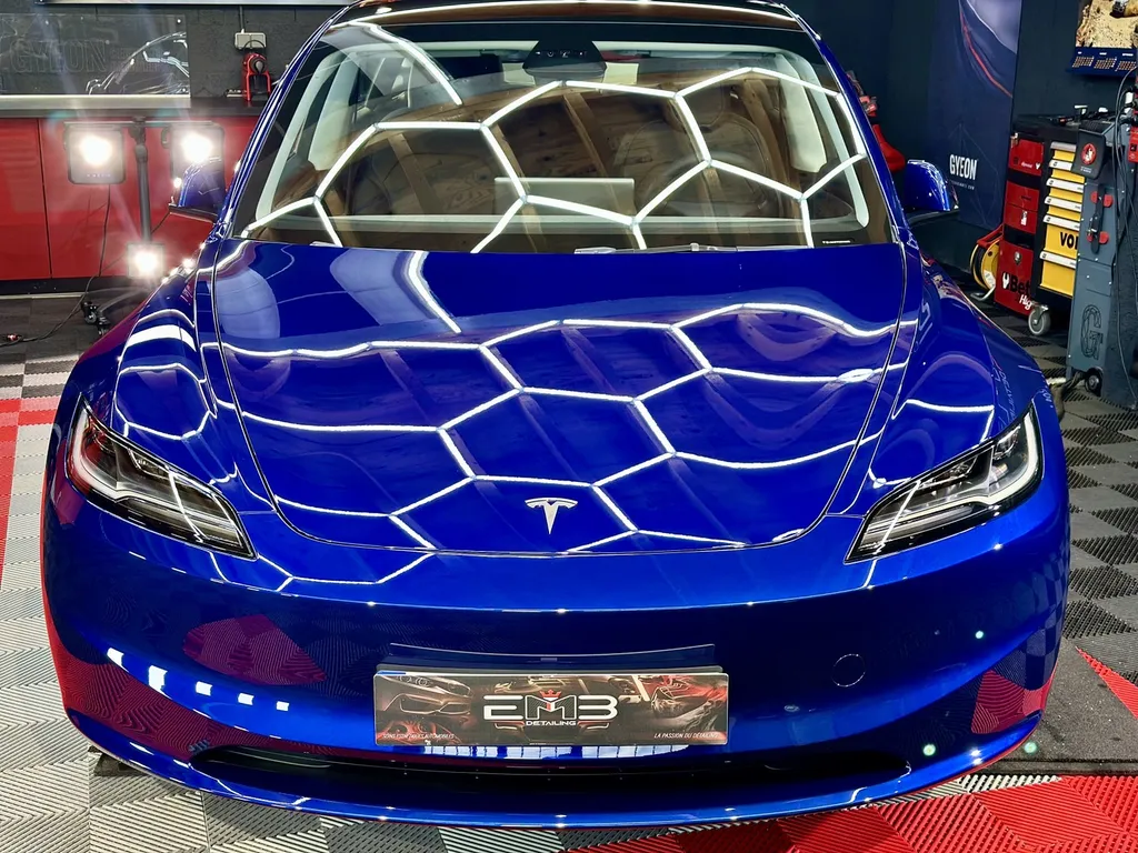 Detailing auto lyon traitement céramique à côté de lyon spécialiste Tesla