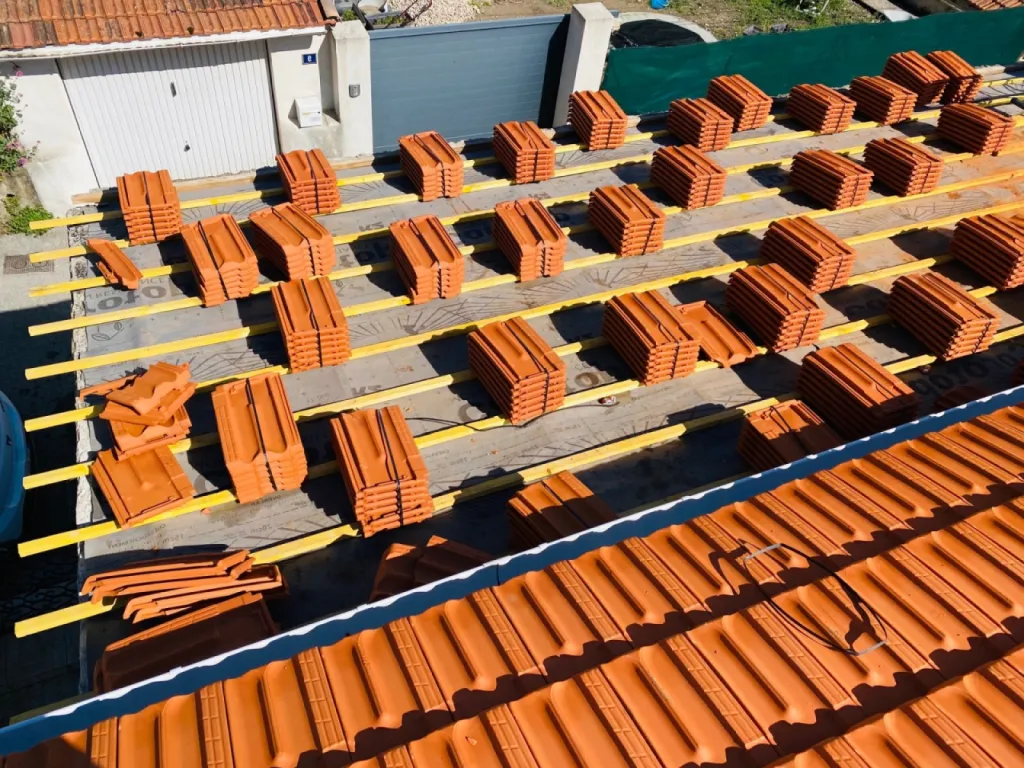 Réfection d’une toiture en tuiles plates de Marseille sur Port de Bouc près de Martigues