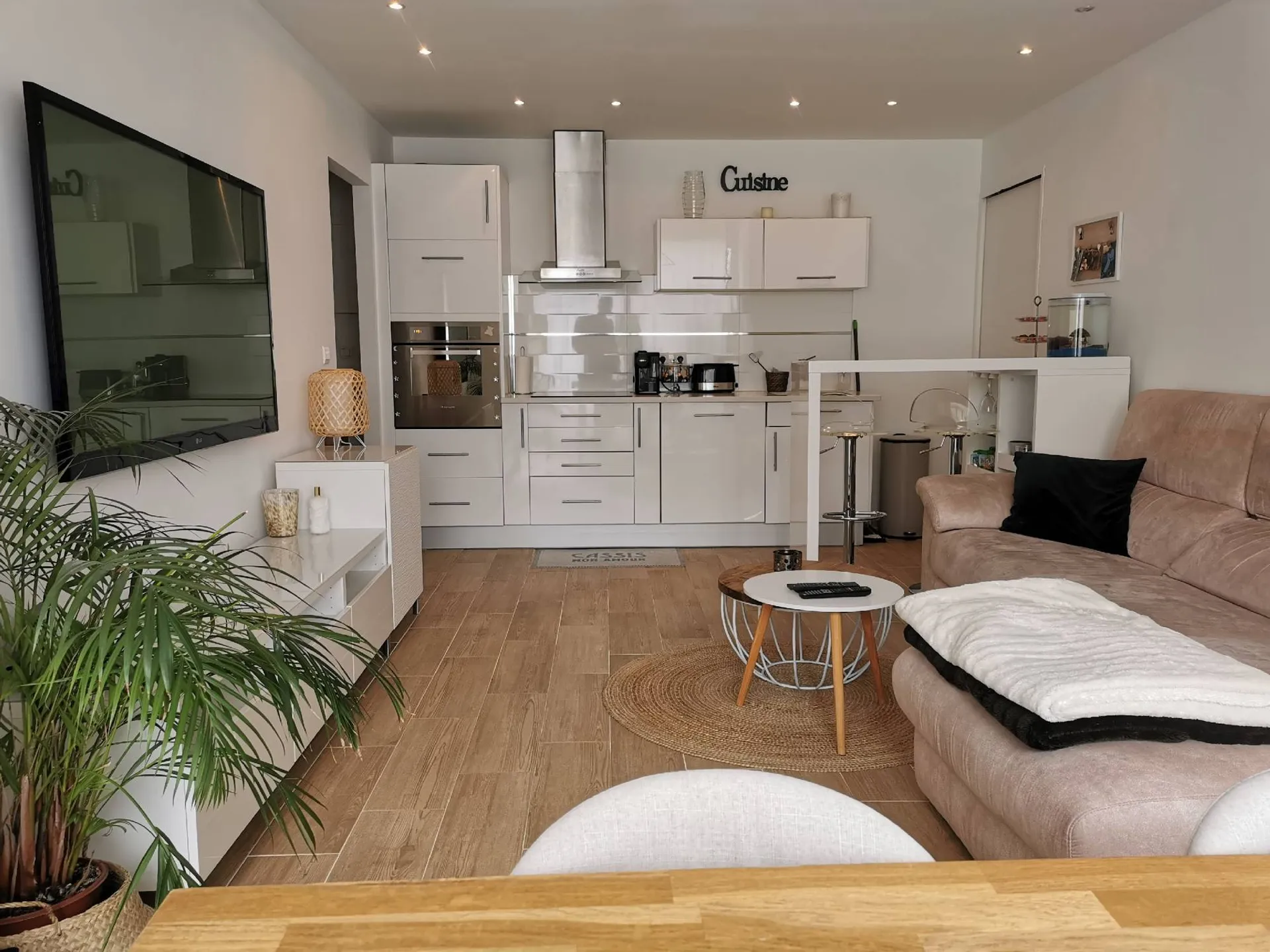 Appartement T3 Cassis sur les hauteurs dans copropriété avec piscine, gardien, parking et ascenseur 