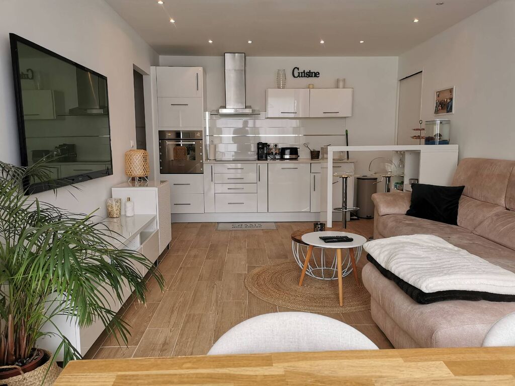 Appartement T3 Cassis sur les hauteurs dans copropriété avec piscine, gardien, parking et ascenseur 