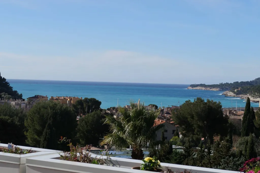 A vendre appartement T4 Cassis dans résidence de standing avec terrasse vue mer et garage en option 