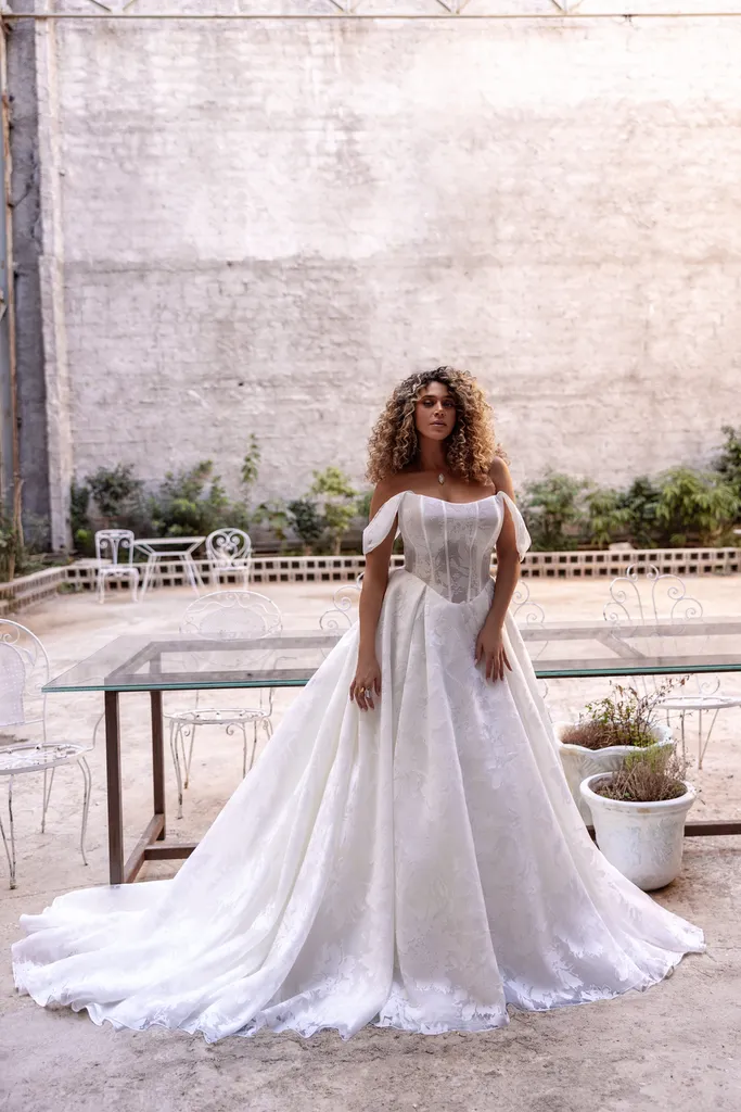 Comment allonger sa silhouette avec une robe de mariée ?