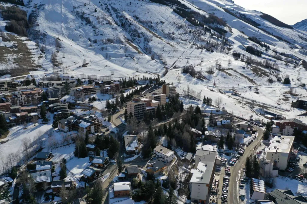 Appartements du T1 au T2 de la résidence SkiAzur avec piscine extérieur à 3 minutes du centre des 2 Alpes