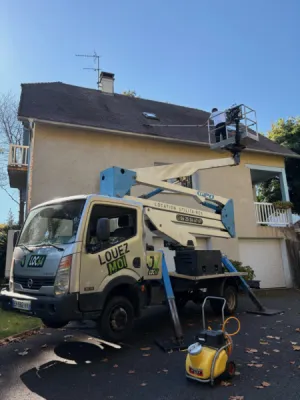  Nettoyage de toiture avec Démoussage à la brosse Et application d’un hydrofuge incolore par pulvérisation sur la commune de Soumoulou, proche de Pau et tarbes, 