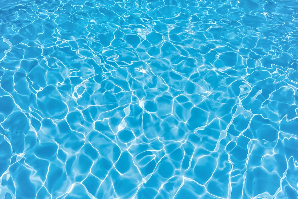 Eau trouble dans la piscine : que faire en premier ?