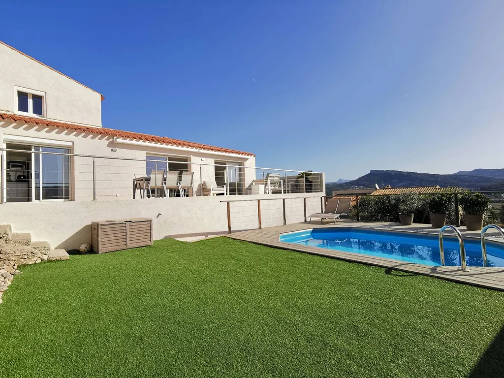Vente maison T5 Cassis sur les hauteurs, au calme, avec piscine et vue dégagée sur mer et Cap Canaille 